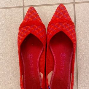 Fuchsia Rothy’s pointed toe